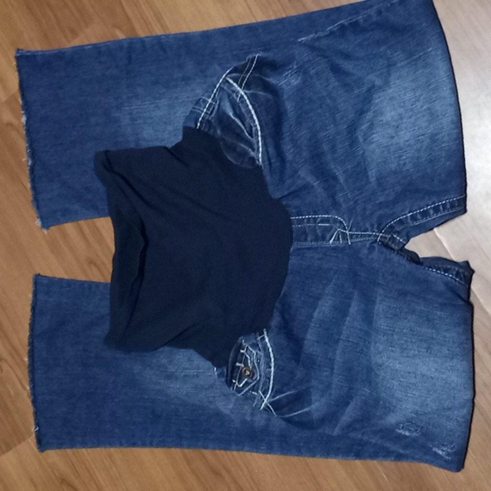 EUC "Wallflower" secret fit belly  distressed maternity jeans with raw hem
